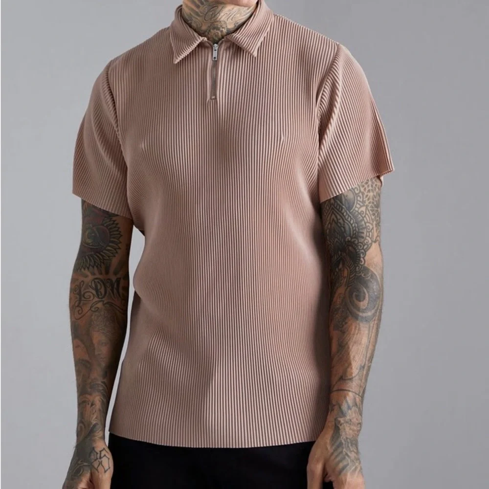 BOOHOO Men’s Slim Fit Pleated Zip Polo - Picture 4 of 5